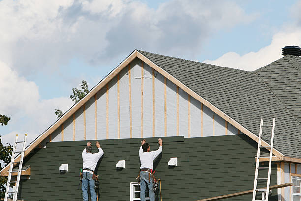 Professional Siding Installation technician working in Roslyn, NY